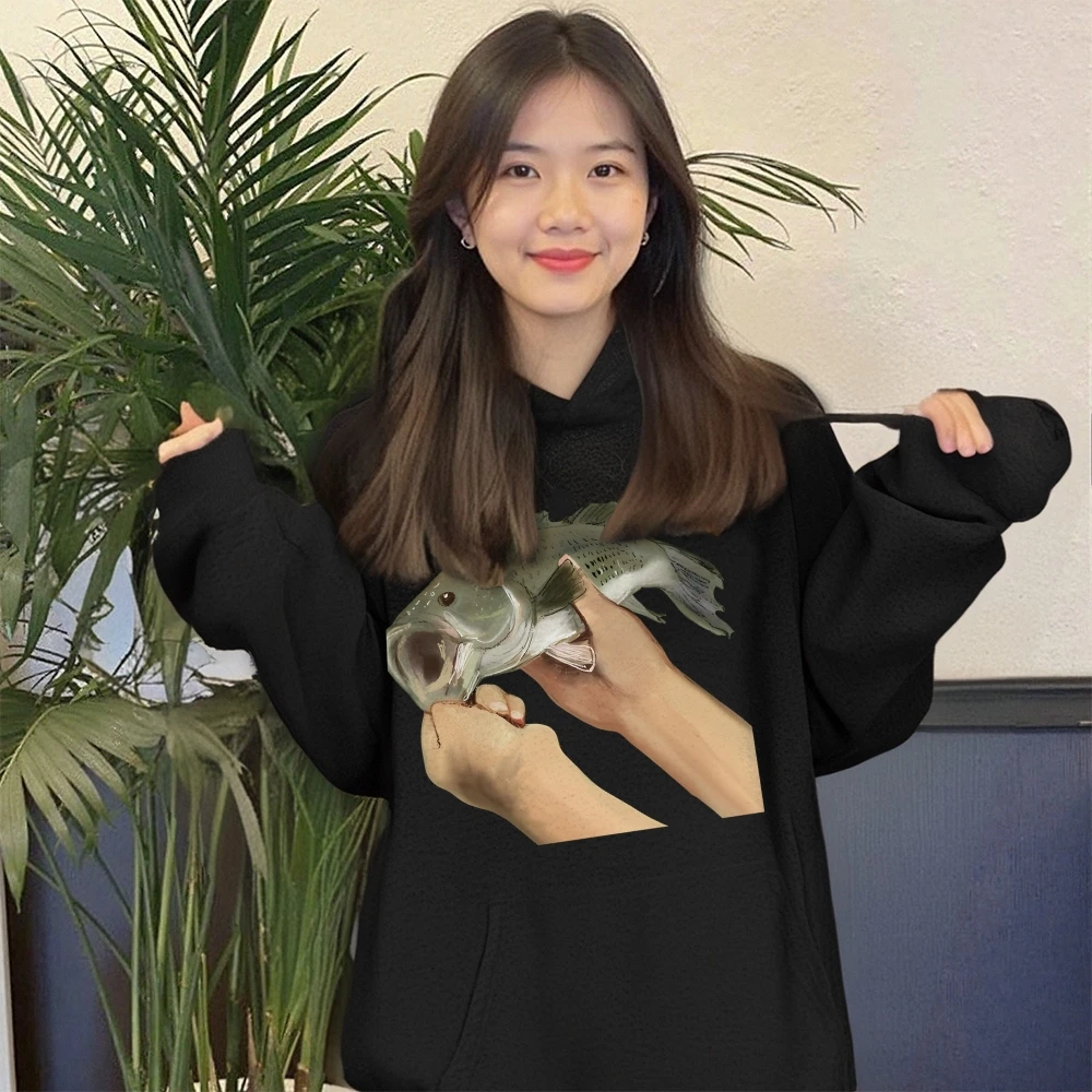 

Sweatshirts Hoodies Y2K Woman Sweatshirts Graphic Oversized Streetwear With Hand Hold Fish Casual Loose Unisex Winter Fashion
