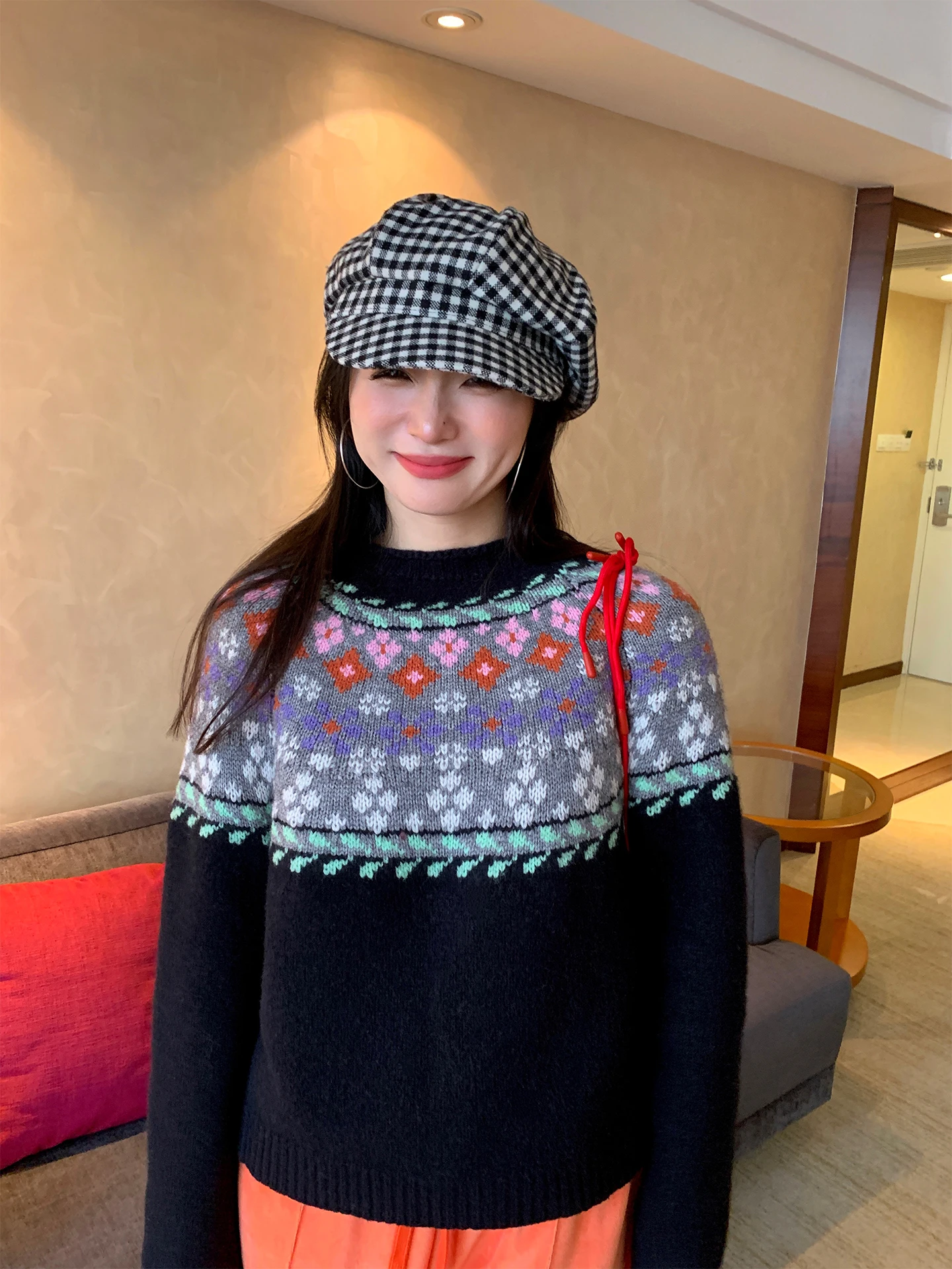 

Черный свитер с цветочным принтом, трикотажная верхняя одежда, маленький размер 2025, новый дизайн, смешанная ткань для поездок на работу, длинный круглый свитер Ne свеча