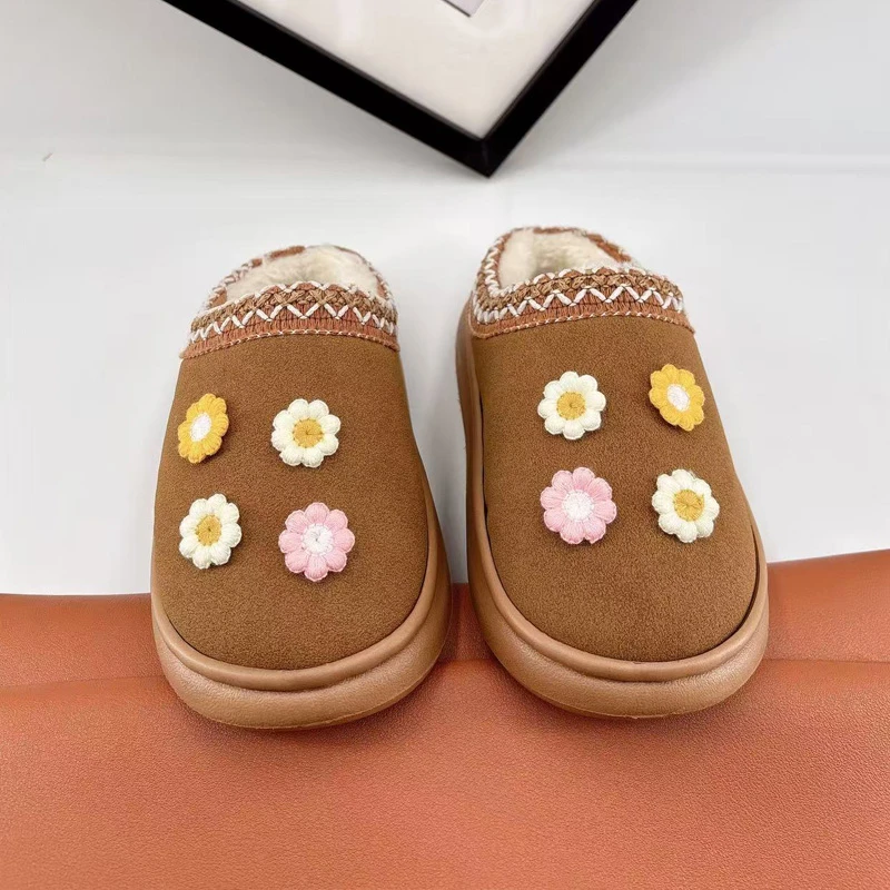 

Детская повседневная обувь на открытом воздухе, детские теплые тапочки с милыми цветами, новинка зимы 2024, модные тапочки для девочек с круглым носком, мягкая подошва