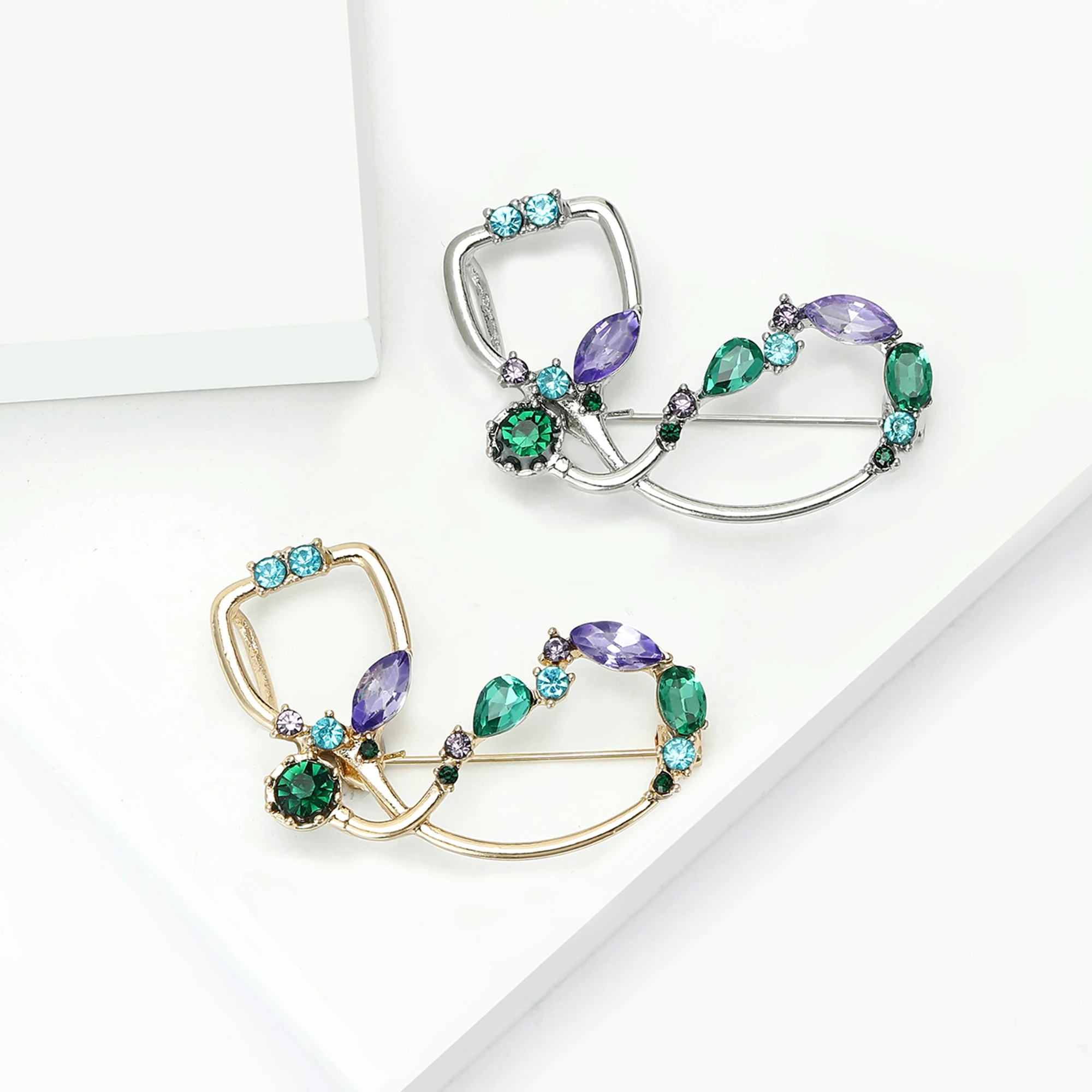 Rhinestone Stethoscope Brooches for Women Unisex Enamel Medical Device Pins Event Party Backpack Decoration Clothes Accessories