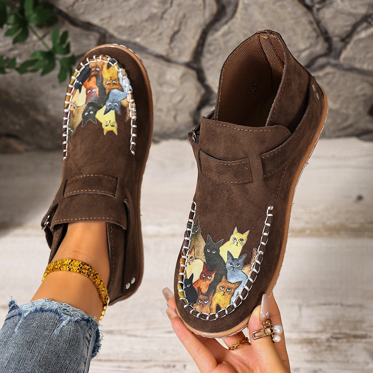 Herbstliche Damen-Stiefeletten aus Wildleder mit weicher, flacher Sohle und rundem Vorderteil, modischer Schnallenriemen, Cartoon-Katzen-Print, High-Top-Schuhe, De Mujer Botas