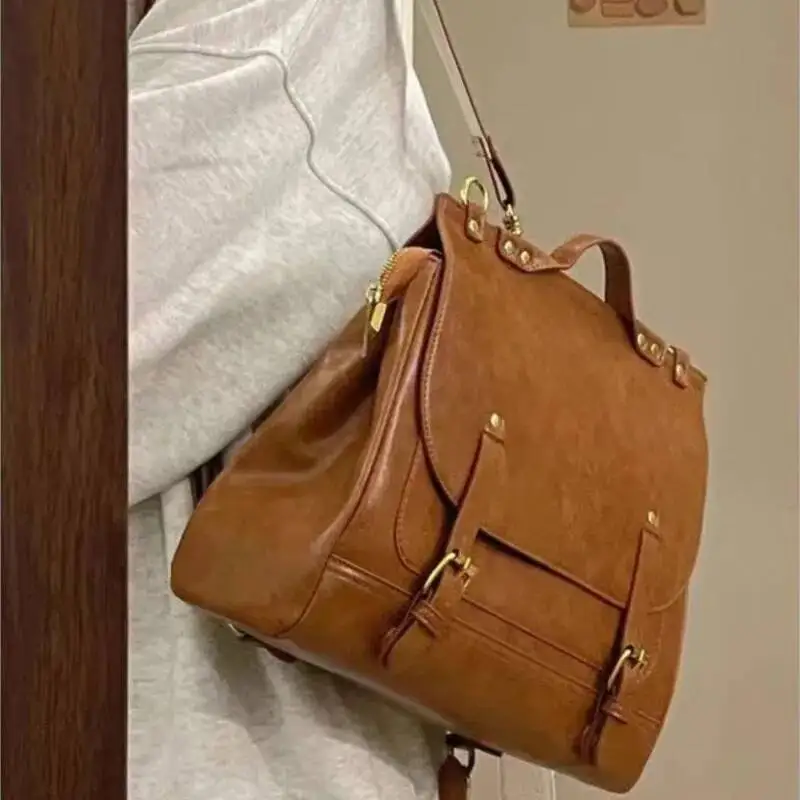 Retro Studded Backpack Women Academy Style Large Capacity Leather Messenger Ladies High End Multi Functional Crossbody Bag
