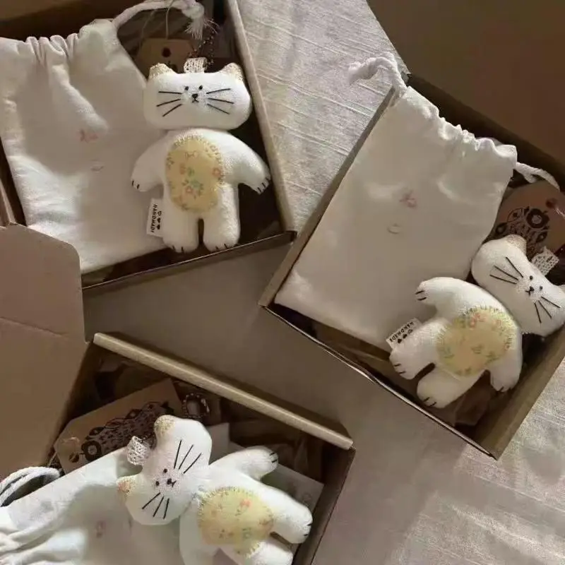 Porte-clés jouet chaton en peluche ; Poupée en tissu chat de dessin animé ; Charmant décor de sac à dos, cadeau adapté aux enfants
