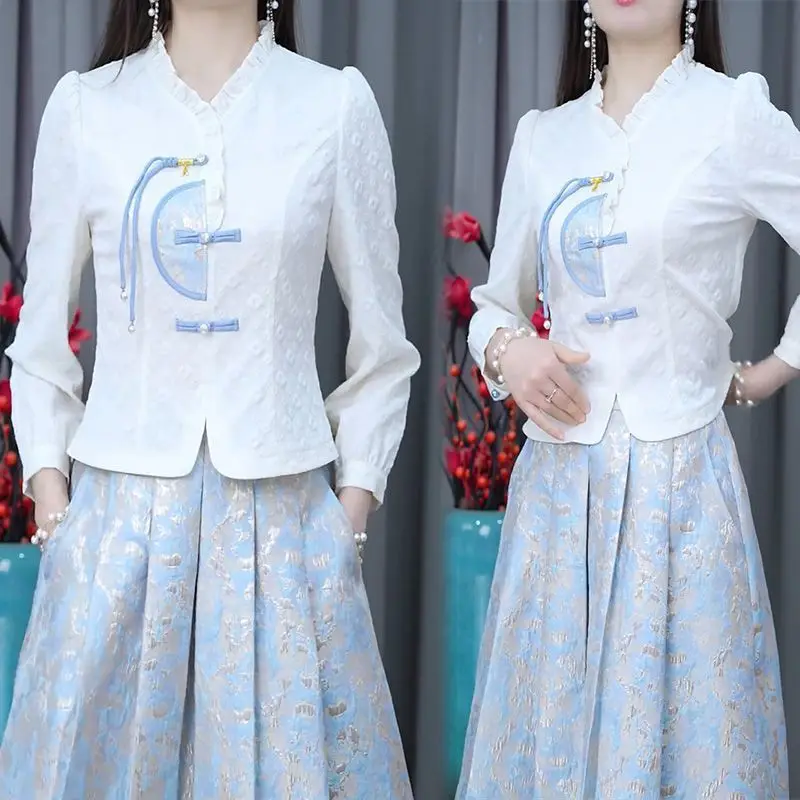 Modny, retro zestaw dwuczęściowy w stylu małej perfumowanej elegancji, nowość na jesień 2025, elegancki komplet: marynarka zapinana na guziki + spódnica.