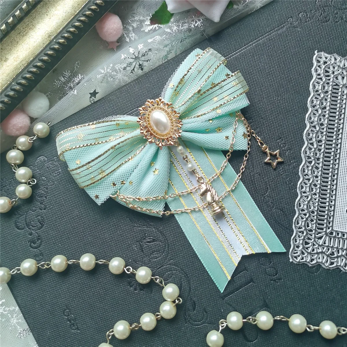 Luksusowa damska broszka z muszką oryginalna wstążka z przędzy osobowość frędzel wisiorek moda Lolita koszula mundur Bowtie prezent dla kobiet
