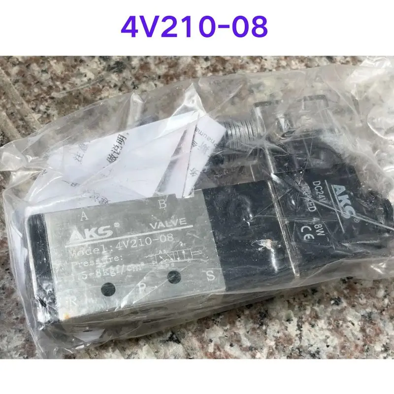 New 4V210-08 solenoid valve Fast Shipping