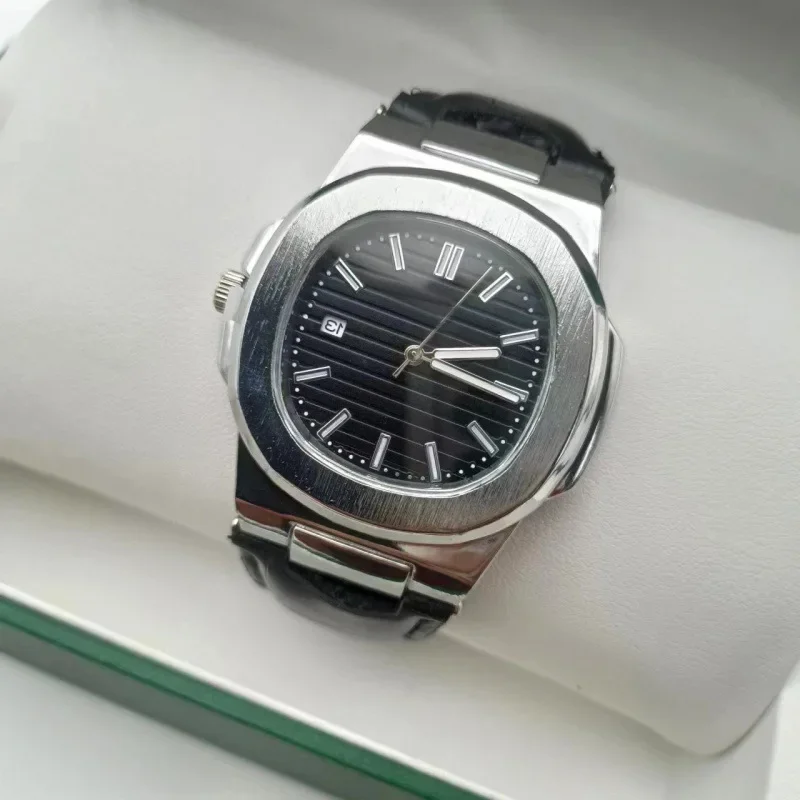 2025 ساعة رجالية بحزام رأس السنة الجديدة، تقويم رياضي للأعمال، ساعة خفيفة ليلية