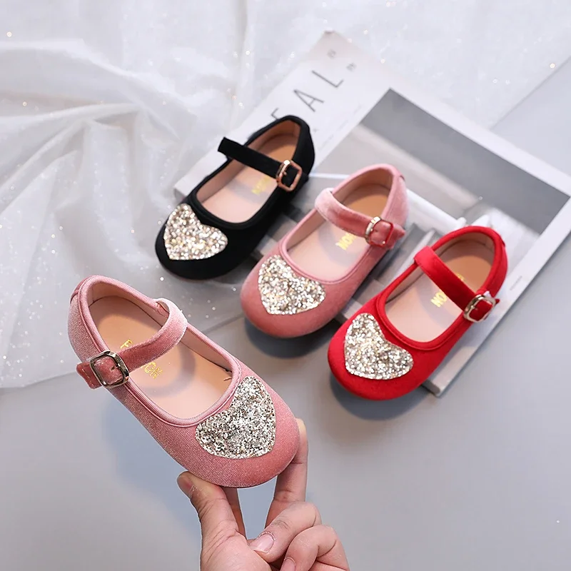 Kids Casual Flat Shoes 2024 New fashion Girls' Princess Shoes with Sequins Love Heart Children Dance Shoes Soft Sole Comfortable