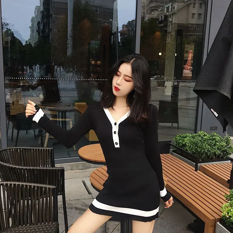 spring fashion Hong Kong flavor patchwork Button V-neck Long sleeved Slim Wrap buttocks knitting Contrasting colors sexy Dress