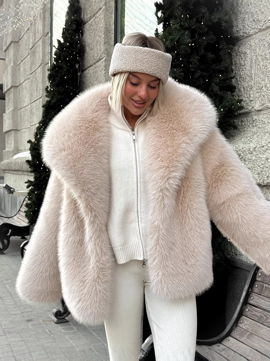 UltraPluszowy Płaszcz Damski Jesienno-Zimowy z Imitacji Pluszu, Wykończony Sztucznym Futrem Lisa, Podszewka z Pluszu, Ekologiczny Płaszcz, Ciepły i Przytulny, Oversize, Gruba Kurtka