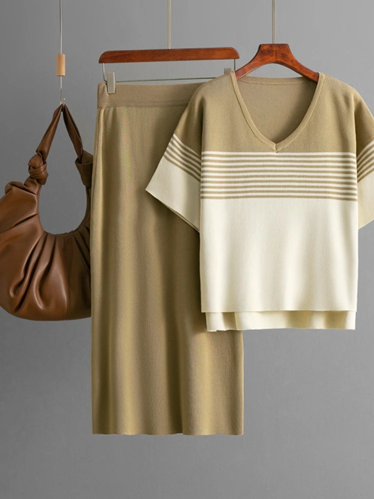 

Летняя мода Свободная полосатая футболка с коротким рукавом и v-образным вырезом с разрезом Юбка-миди с эластичной резинкой на талии Комплект из 2 предметов Повседневная женская юбка Костюм