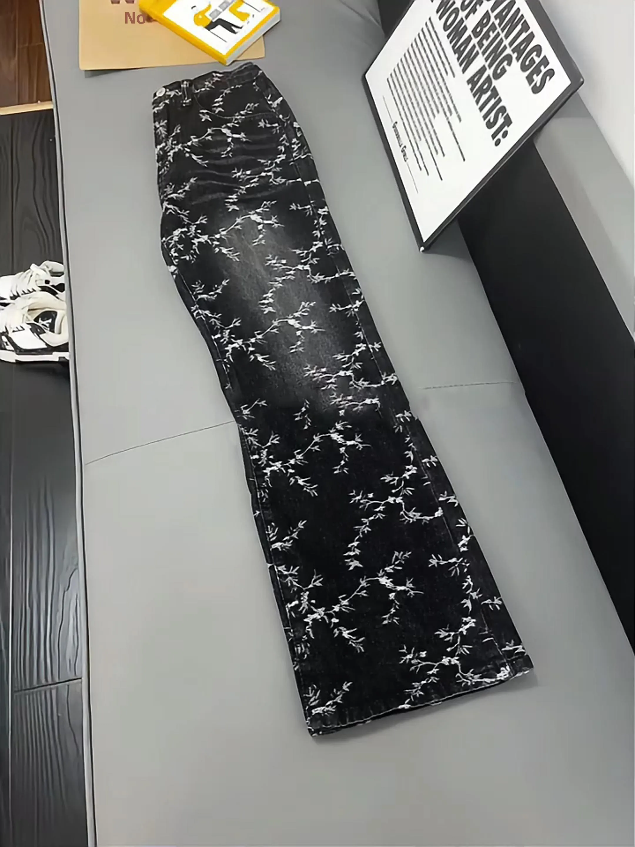 

Мужские джинсы из денима прямого кроя с микро-клешем, с принтом в виде мелких цветов, осенние, модные, в уличном стиле