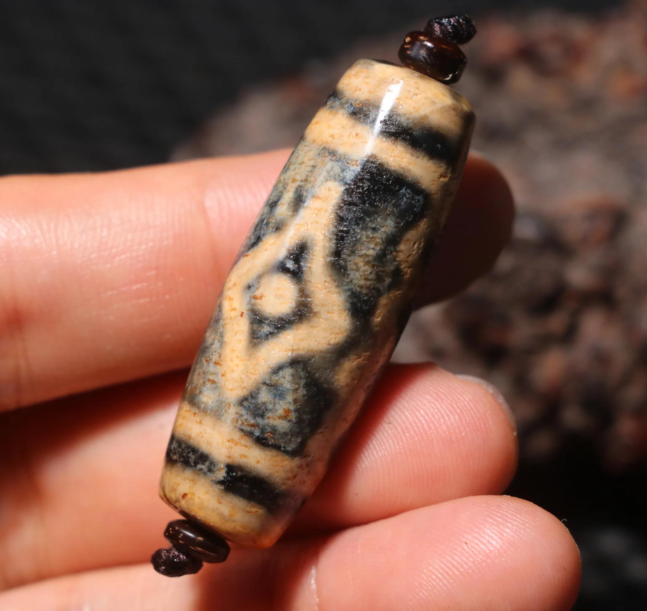 An Ultra Energy Energy Tibetan Old Agate Gray Color 2 Kingkong Eyed Water Wave dZi Bead Pendant 5A+++ LKbrother Talisman