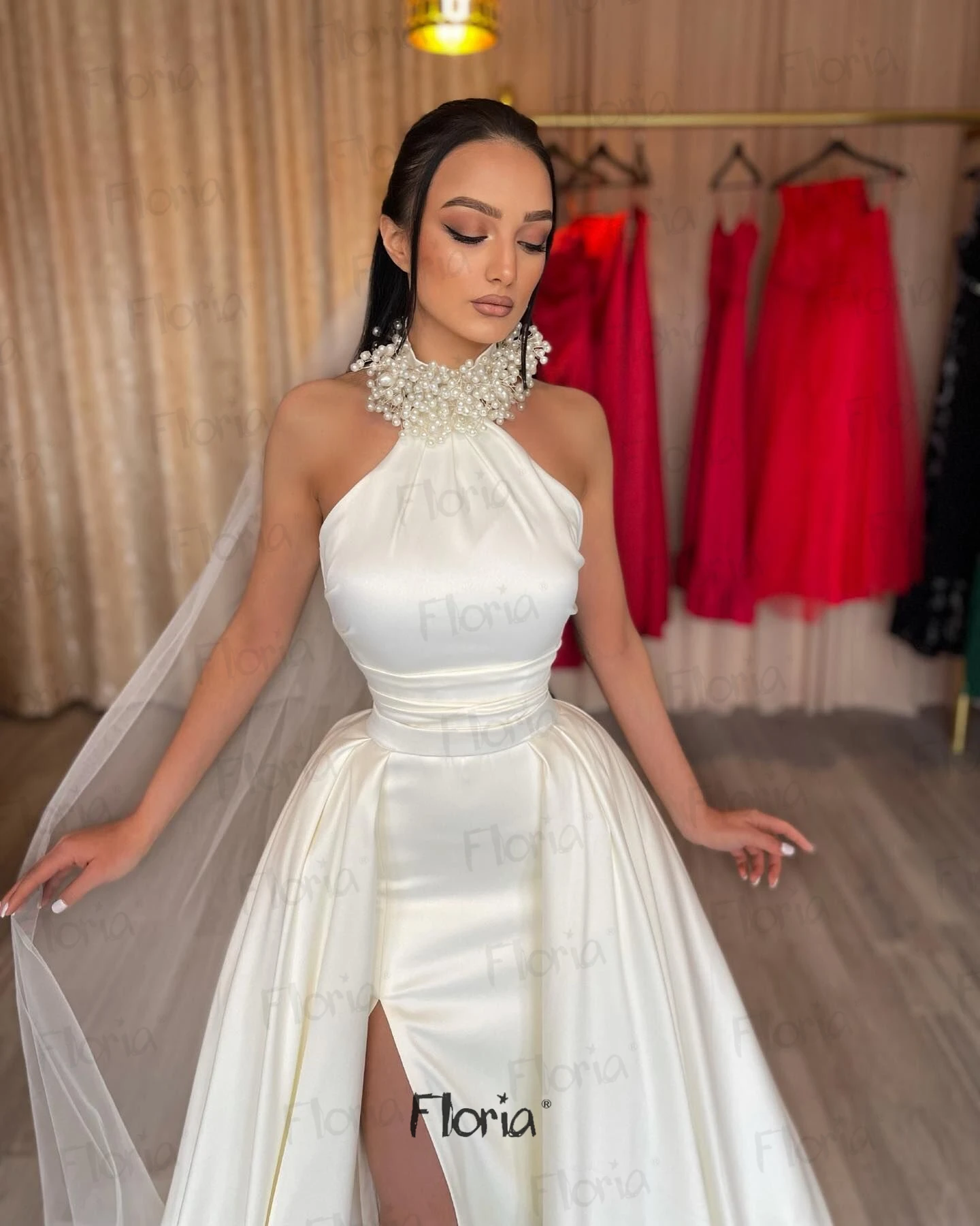 Abito da sposa bianco moderno in raso con spalle scoperte con soprabito perle avorio abiti da sposa senza maniche 2024 Vestidos De Novia elegante