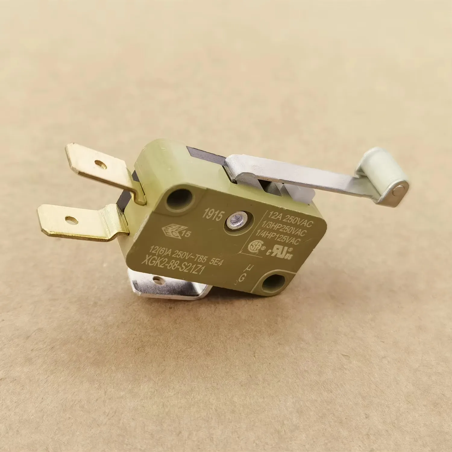 Original Neuer 100% XGK2-88-S21Z1 Mikroschalter 3-polig Mit Rollengriff 12A – Detail 1