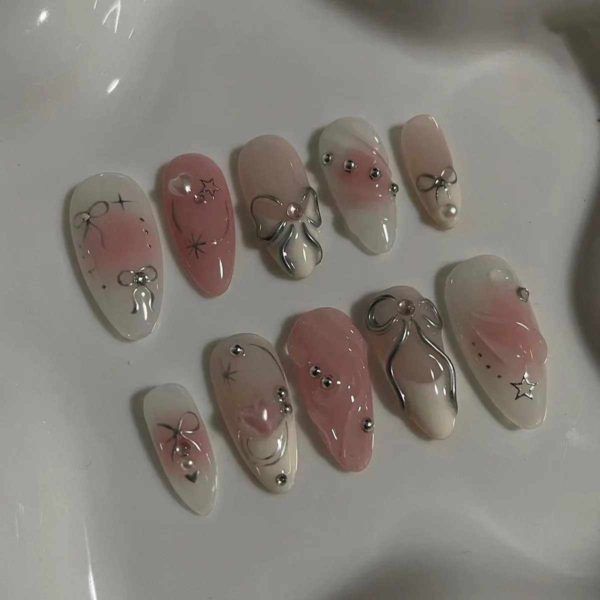 24 stücke Süße Falsche Nagel Patches Abnehmbare Gefälschte Nagel Tipps Mit Bowknots Liebe Herz Perle Design Rosa Mandel Koreanische Drücken auf Nagel