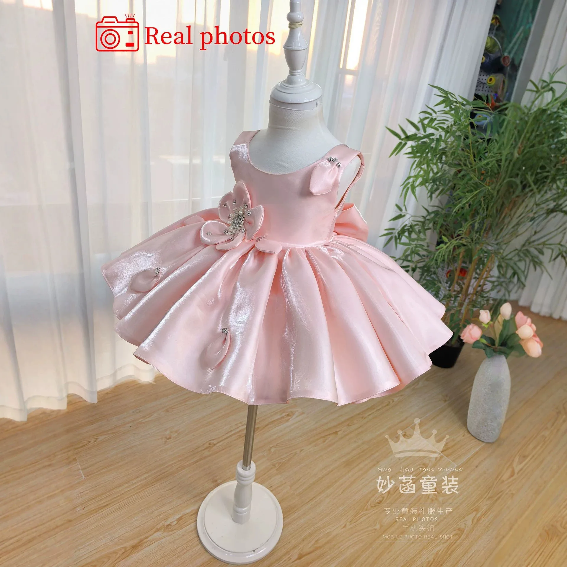 Pink Satin Girl's Dress Three-dimensional Flower Beaded Princess Dress One-year-old Baby's Birthday Banquet Pontoon Dress