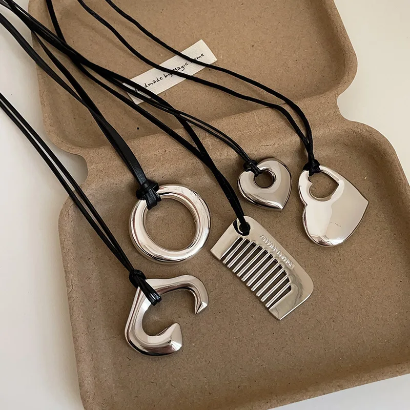 Heart Comb Pull-Out Black Rope Necklace