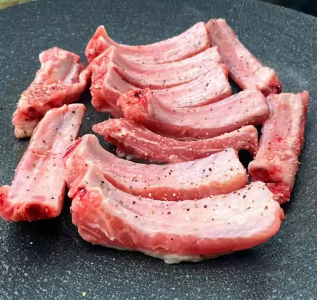 أضلاع لحم الخنزير لبطن لحم الخنزير المشوي جالبي الخرجال