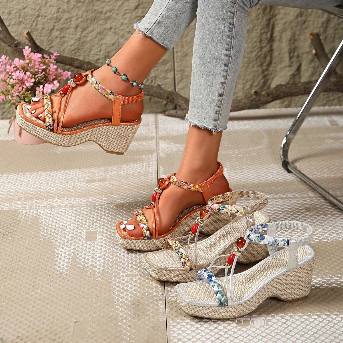 

Женские сандалии, лето 2024, сандалии-гладиаторы на платформе с металлическим декором на танкетке и плетеной лентой, женская пляжная обувь на толстой подошве для женщин