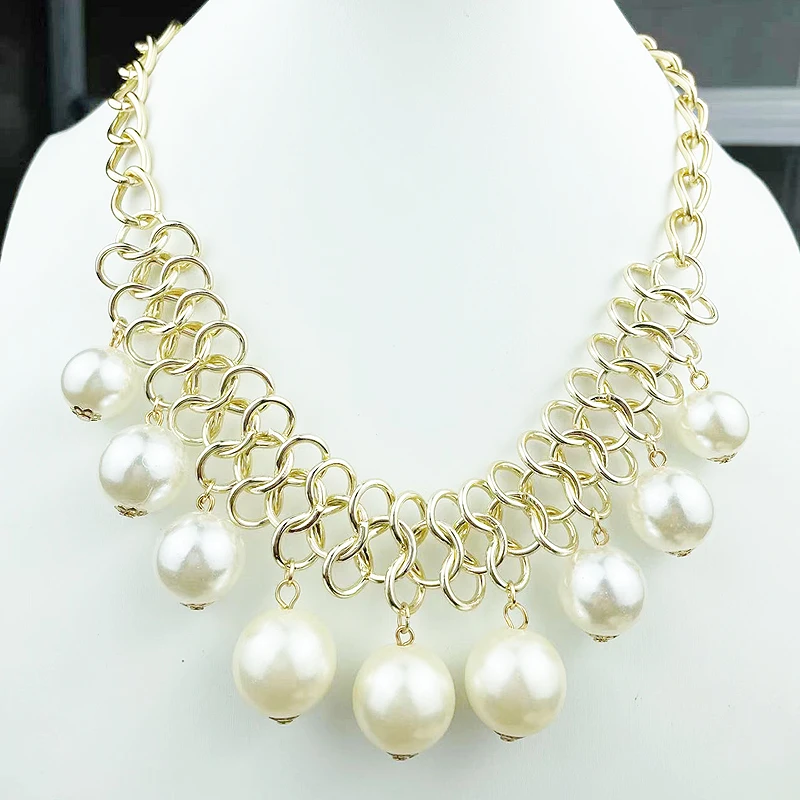 2 rupee item Vintage New Explosion Models Chain Collar Metal Character Big White Pearl Beads Necklace For Women Jewelry