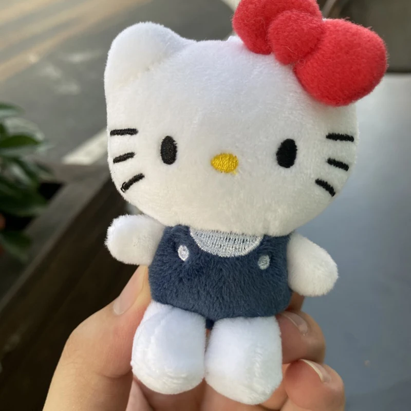 Sanrio-小さな女の子のためのハローキティぬいぐるみキーホルダー、カワイイアニメのおもちゃ、バックパックのペンダント、バッグアクセサリー、女の子のためのギフト、ローブ、8cm