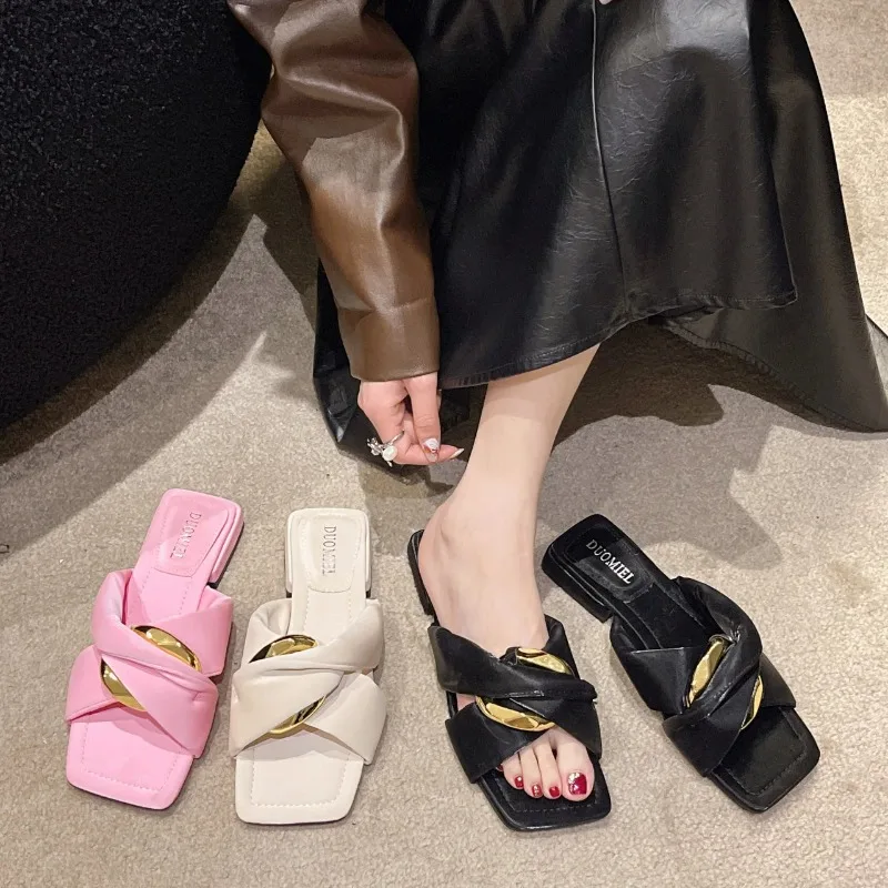 

2025 French Style Slipper for Women Summer Outdoor Wear Wholesale New Year High-end Flat Bottom Fashion Temperament Cool Slipper