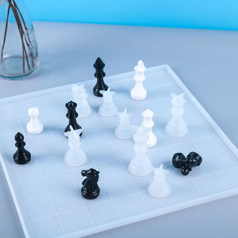 Create a Professional Chess Set at Home with this DIY Resin Mold - Perfect for Game Night Parties!