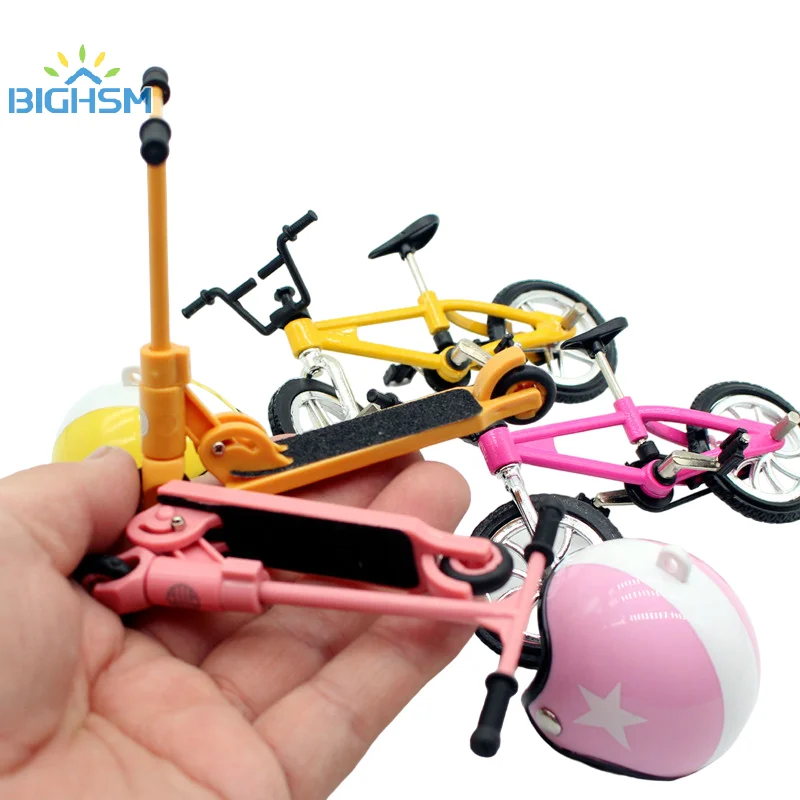 Dollhouse Miniature Simulation Bicycle Scooter Helmet Combination Model Outdoor Scene Decoration Kids Pretend Play Toys Gifts