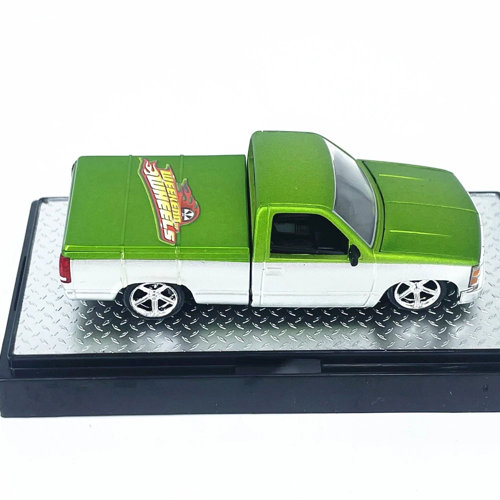 M2 Machines 1/64 1992 C1500 SS 454 DCS18 Green Die-cast Alloy Car Model Collection Gift Toy