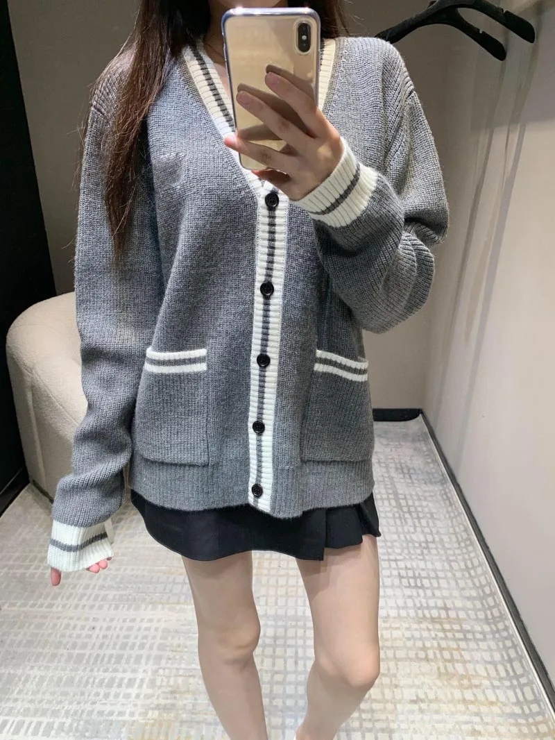 2024 Autumn/Winter New Women's Sweater Fashionable and Exquisite Knitted Wool Cardigan Casual V-neck Contrasting Outer Coat Top