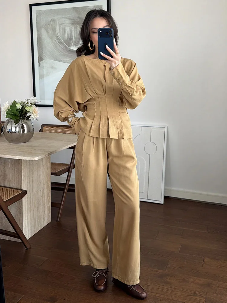 

Комплект BJTZ 2026: Модный повседневный костюм из двух предметов – свободный плиссированный топ и широкие брюки для женщин (Весна-Осень)