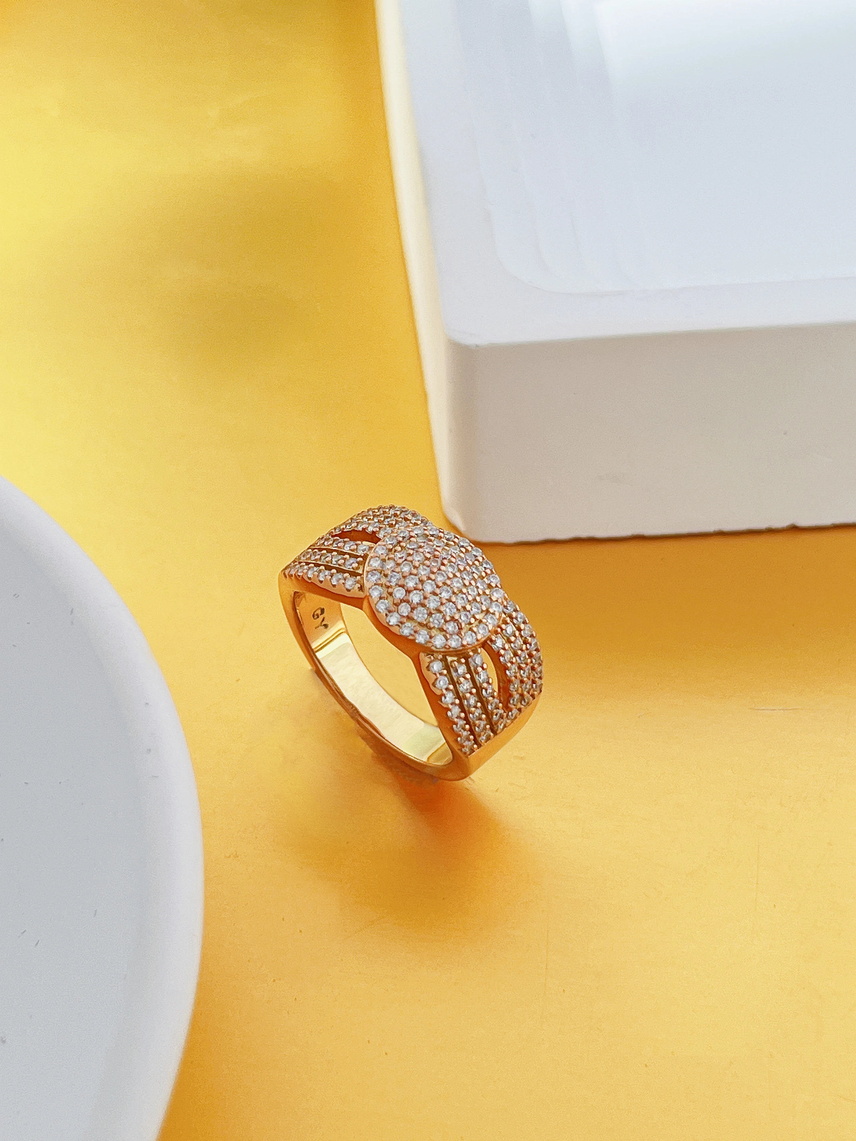 

Cross-border new classic design fashion simple half circle inlaid zirconia ring light luxury high sense of jewelry