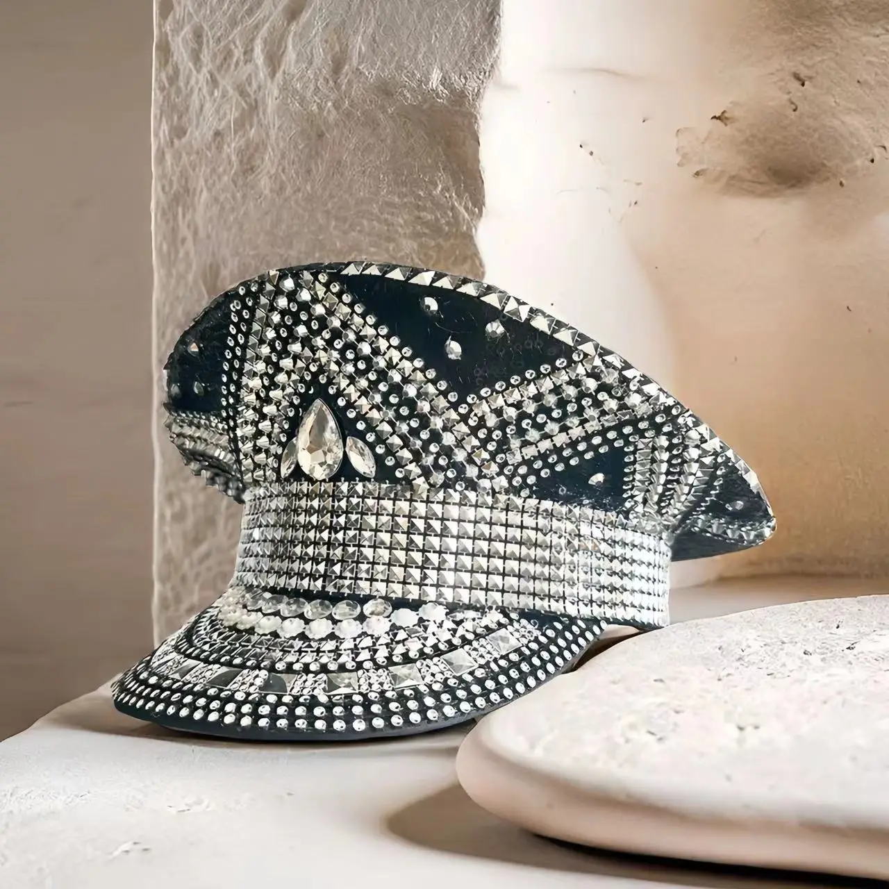 قبعة كابتن Steampunk سوداء فاخرة من HongLuan مصنوعة من حجر الراين لمهرجان رجل محترق، إكسسوارات عسكرية عتيقة وقبعة رجل