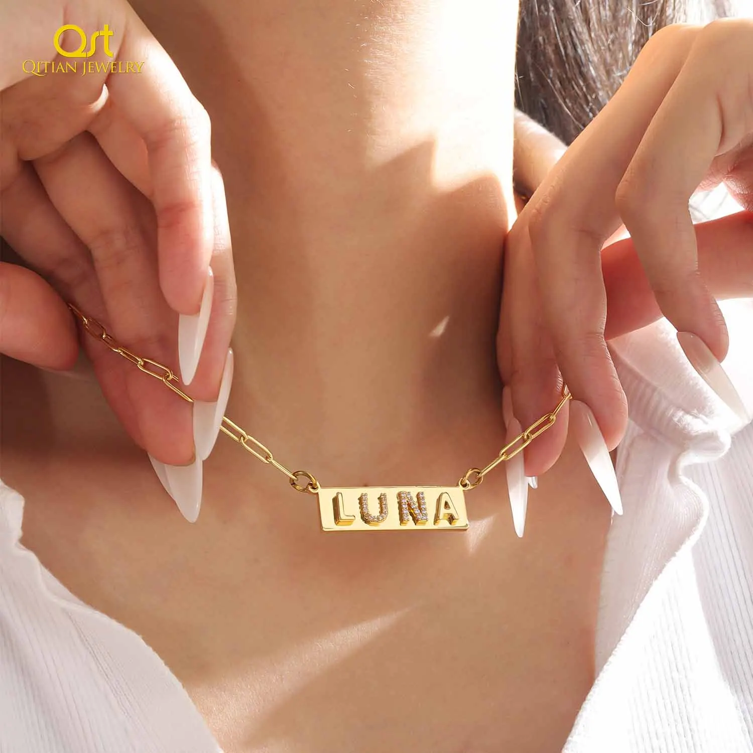 Qitian Personalized Letter Rectangular Sign Necklace Custom Bame Bar Pendant Paperclip Chain Rhinestone Jewelry Gift For Women