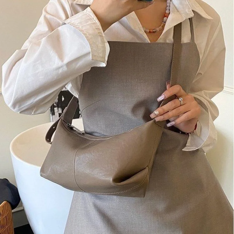 

High-End Minimalist Unique Vintage Leather Crossbody Handbag For Fashionable Women With Large Capacity And Trendy Design
