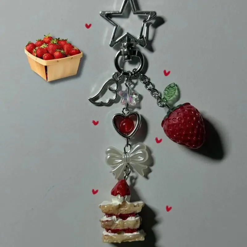 Erdbeerkuchen-Schlüsselanhänger, handgemachter Mini-Lebensmittel-Anhänger, süßer Schmuck für Frauen und Mädchen, Taschendekoration, Geschenk – Detail 3