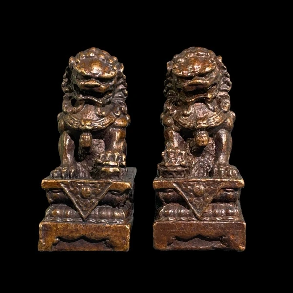 

Old-fashioned antique copper beast lion, a pair of tabletop Chinese tea pets, transshipment, lucky and safe home ornaments
