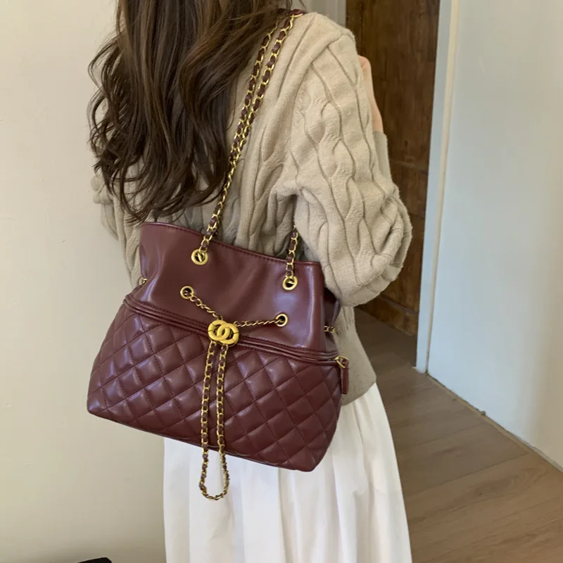 

2025 Chic Drawstring Tote Bag, Women's Quilted Large Capacity Shoulder Bag, Stylish Chain Strap Purse for Work & School
