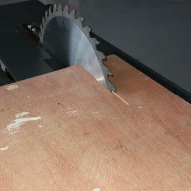 مقعد تخطيط سمك الخشب الصناعي عالي الدقة 220 فولت متعدد المهام لأعمال النجارة مع مكونات المحرك الأساسية 4 Bl