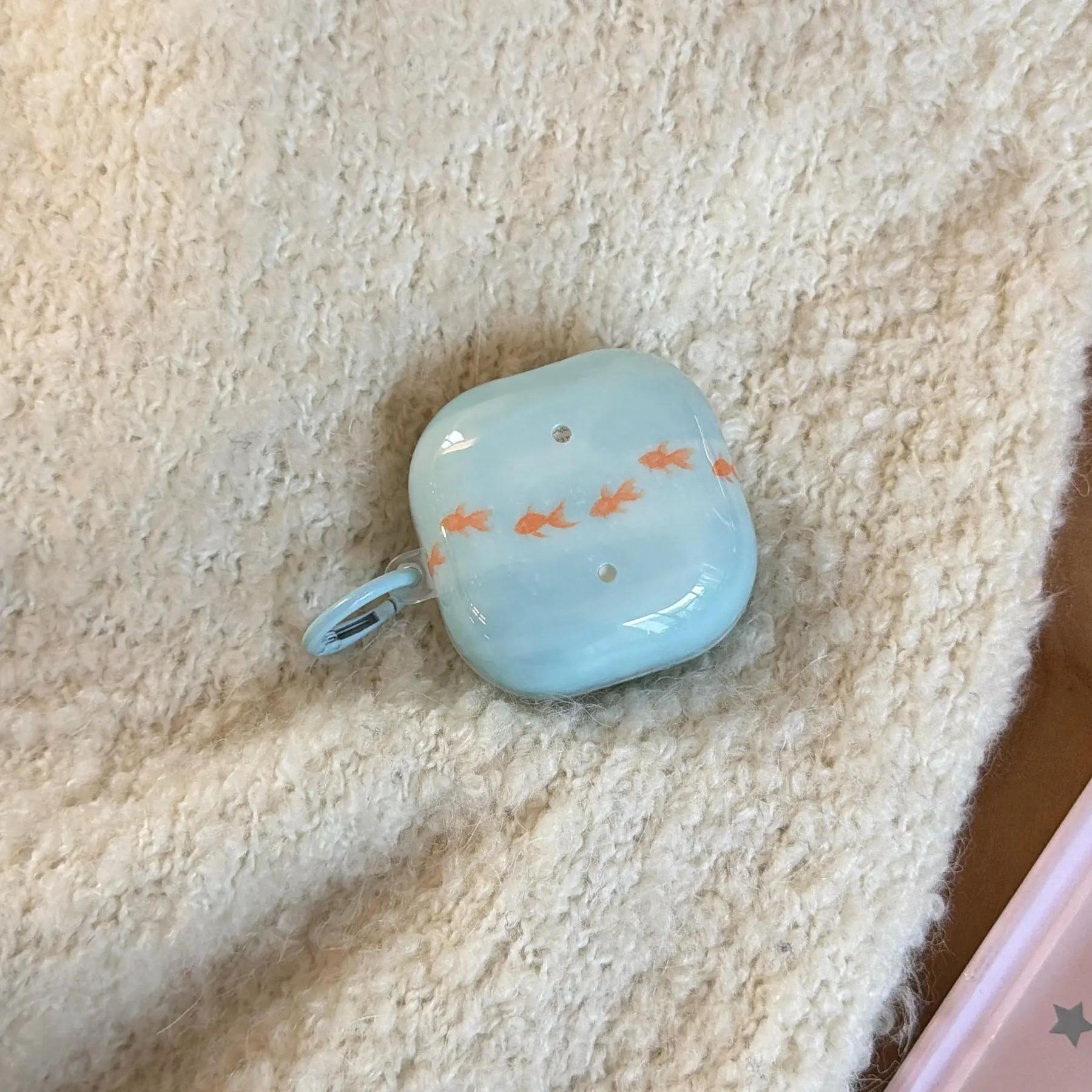 

Чехол для наушников Huawei FreeClip2 / FreeBuds 7i 6i 5i SE2 с синим фоном и золотой рыбкой, чехол для Samsung Buds 3 Pro/2/Buds2