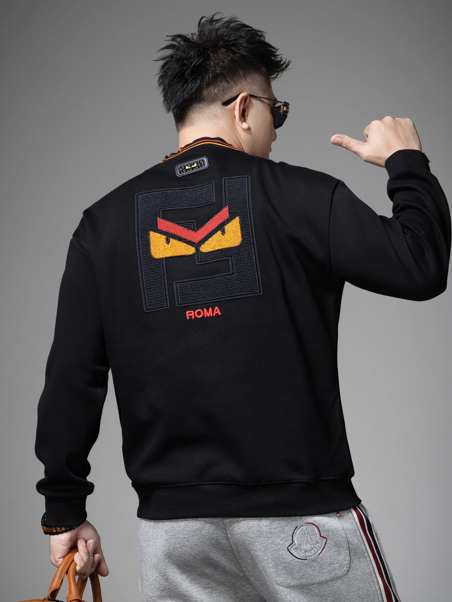 

Модный мужской свитшот с вышивкой и пэчворком, свободный крой, длинный рукав, круглый вырез, осенне-зимний, повседневный, удобный, из хлопка.