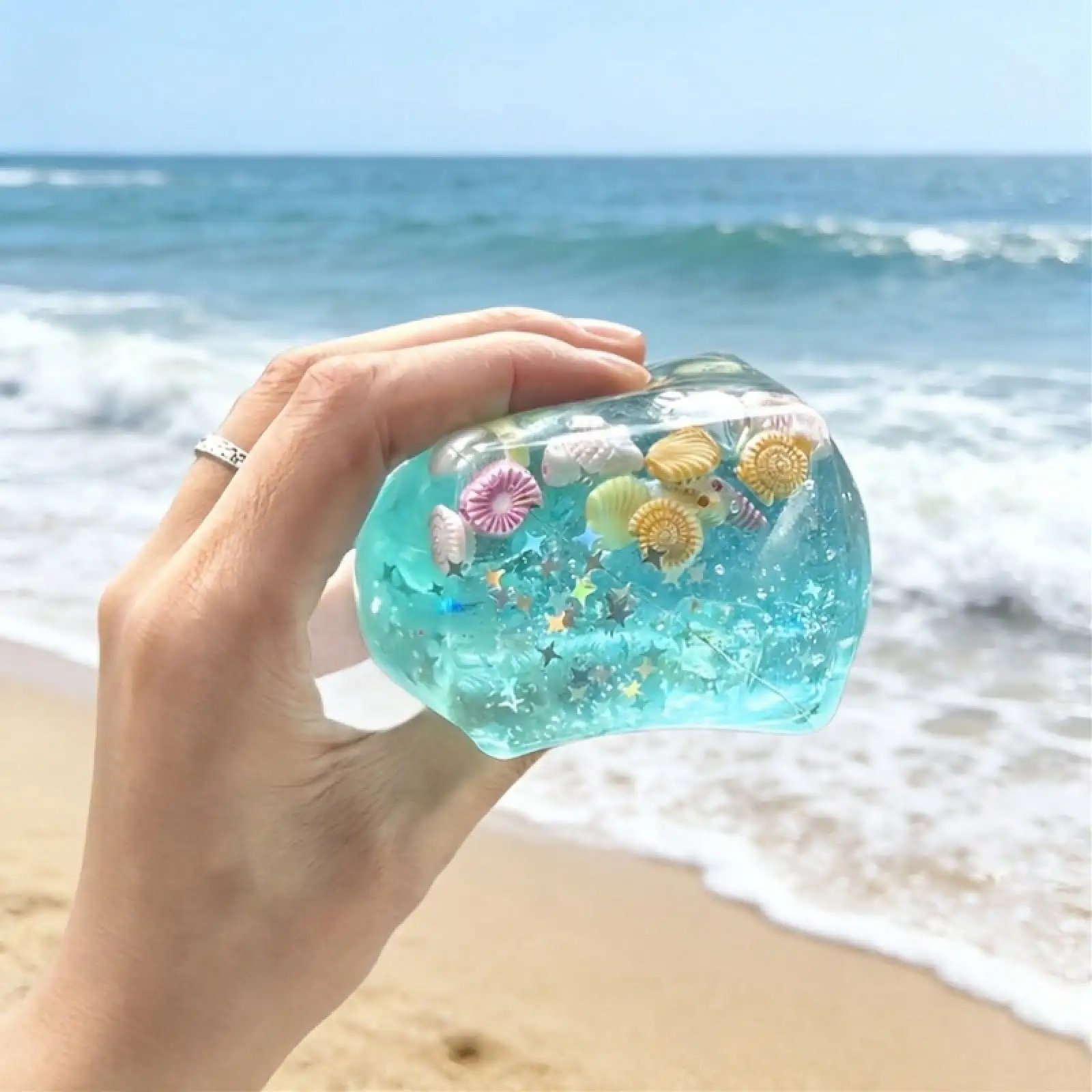 

3*3*3cm A Brand New 3D Cartoon Decoration, A Stress-Relief Toy That Can Be Squeezed Indefinitely.It's A Fun Gift For Christmas, Parties, Birthdays, School Rewards, And Also A Great Present For Grandchildren.