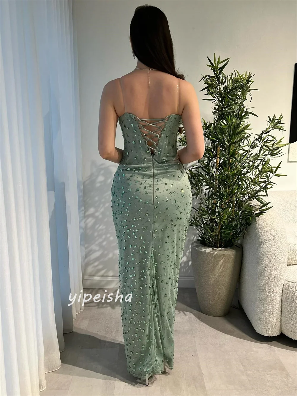 맞춤형 현대 스타일 패션 라인스톤 비즈 장식 스트레이트 스트랩리스 발목 길이 드레스 맞춤형 행사 드레스 고품질