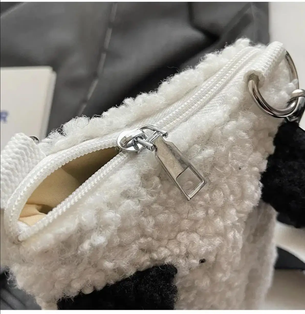 Autumn and Winter New New Shoulder messenger Bag Women 20x15x4cm Snoopy Cute Dog Mobile Phone Bag Cross Body Bag