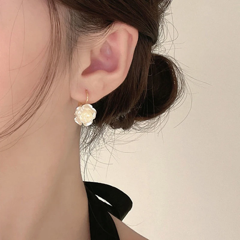 Luxury Camellia Pearl Stud Earrings Charm Elegant Eesign White Flower Dangler Women Party Trend Style Gift Chic Jewelry image 3