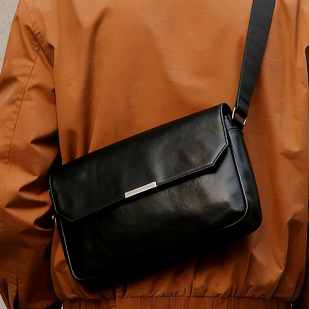 Trendige Umhängetasche für Herren, modisches Design, Schultertasche mit Klappe, luxuriöse Umhängetasche aus weichem Leder, rechteckige Umhängetasche für Herren, Handtasche. – Detail 6