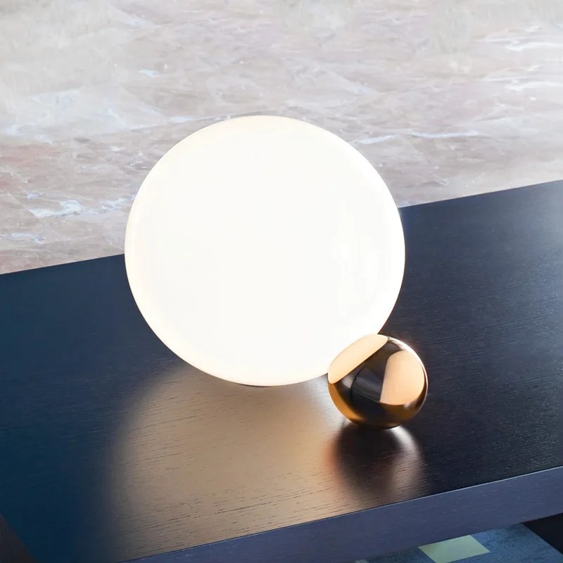 Nordic Glass Ball White Table Lamp Simple Golden Hardware Bedroom Living room Bedside Decoration LED E14 Lighting Desk Lamp