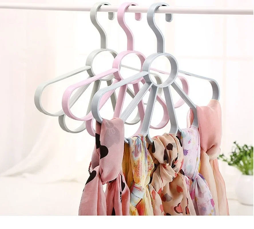1PC New Fashion Nordic Wind Fan Scarf Scarf Hanger Frame Petal Multifunctional Tie Belt Storage Rack Holes Holder ND
