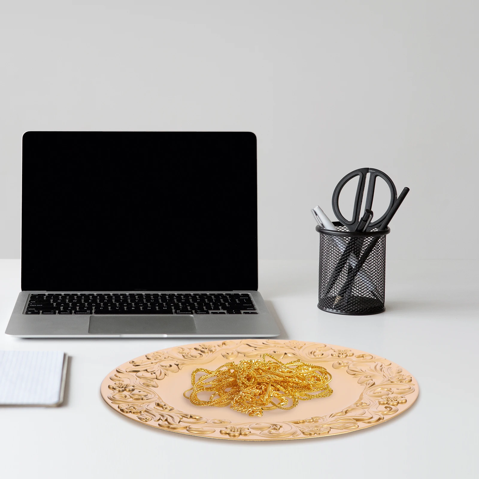 

Retro Decorative Tray Vintage Carved Jewelry Holder Key Storage Plate Embossed Accessories ganizer Trinket Dish Bedroom Earring